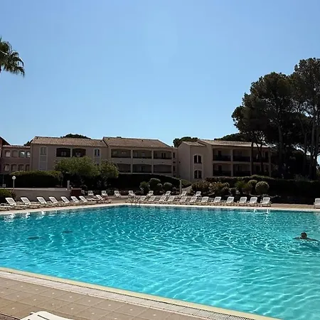 F1 Climatisé Avec Piscine *